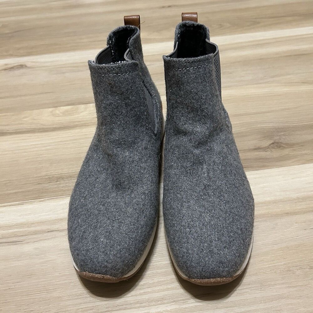 B.O.C Kara Felt Gray Fabric Ankle Chelsea Boots Womens 9 Comfort Pull-On EUC